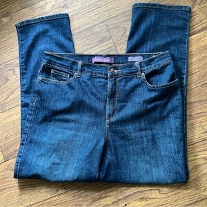 Gloria Vanderbilt Women's Blue denim Jeans size 16 short